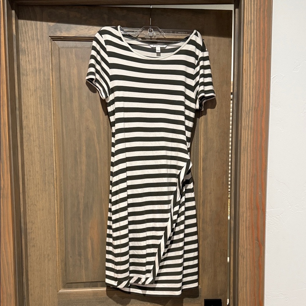 41 Hawthorn Black and White Asymmetrical Dress